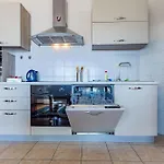 Di Di Taj With Large Balcony And Bbq 아파트 자다르