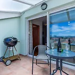 Di Di Taj With Large Balcony And Bbq Lejlighed Zadar