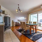 Di Di Taj With Large Balcony And Bbq