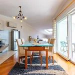 Di Di Taj With Large Balcony And Bbq