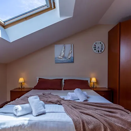 Di Di Taj With Large Balcony And Bbq Appartement