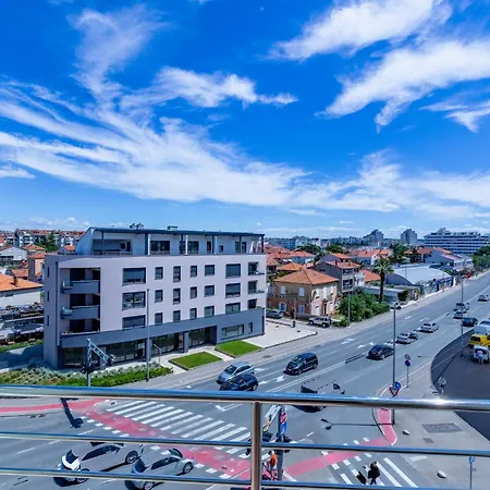 Di Di Taj With Large Balcony And Bbq *