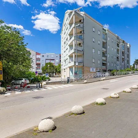 Di Di Taj With Large Balcony And Bbq Zadar