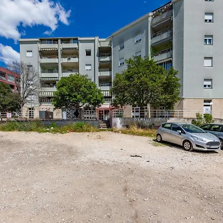 Di Di Taj With Large Balcony And Bbq Zadar