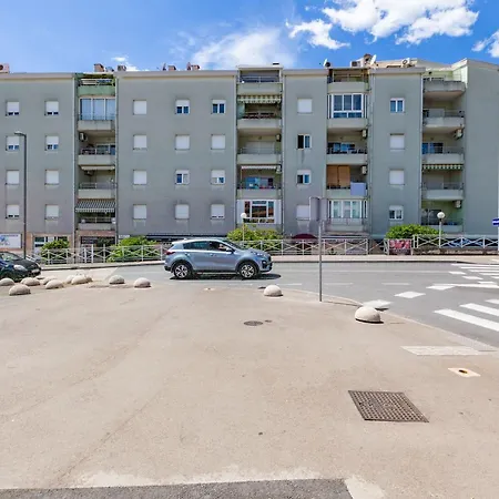 Apartman Di Di Taj With Large Balcony And Bbq
