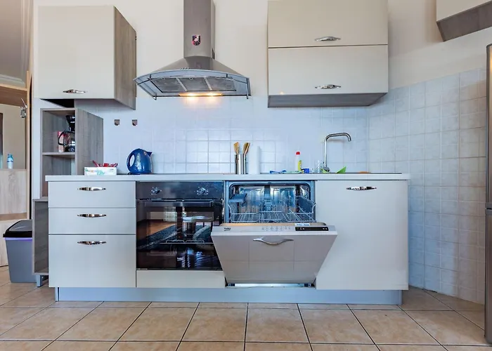 Di Di Taj With Large Balcony And Bbq Appartement Zadar