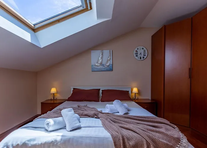 Di Di Taj With Large Balcony And Bbq Appartement