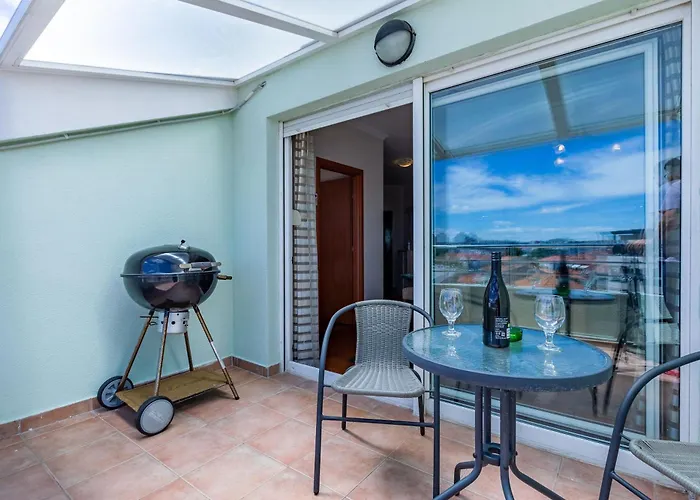 Di Di Taj With Large Balcony And Bbq Appartement Zadar