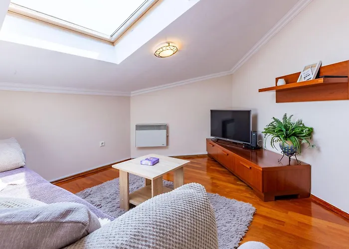 Di Di Taj With Large Balcony And Bbq