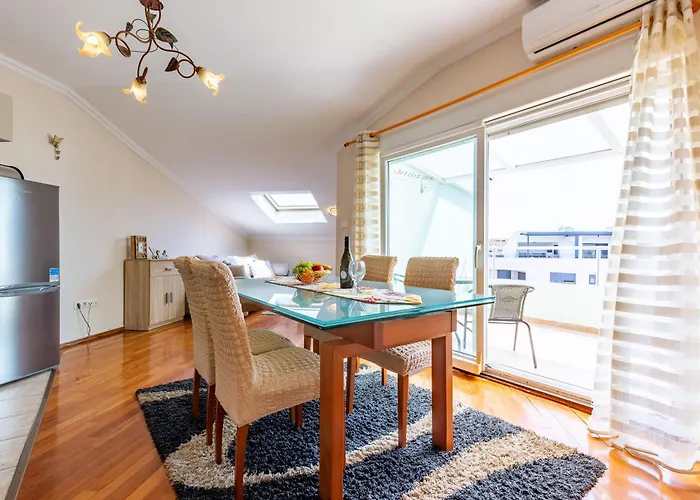 Di Di Taj With Large Balcony And Bbq Appartement Zadar