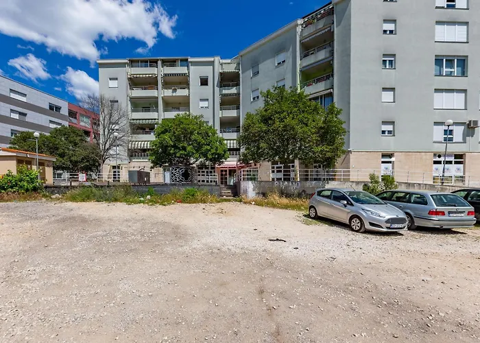 Di Di Taj With Large Balcony And Bbq Zadar