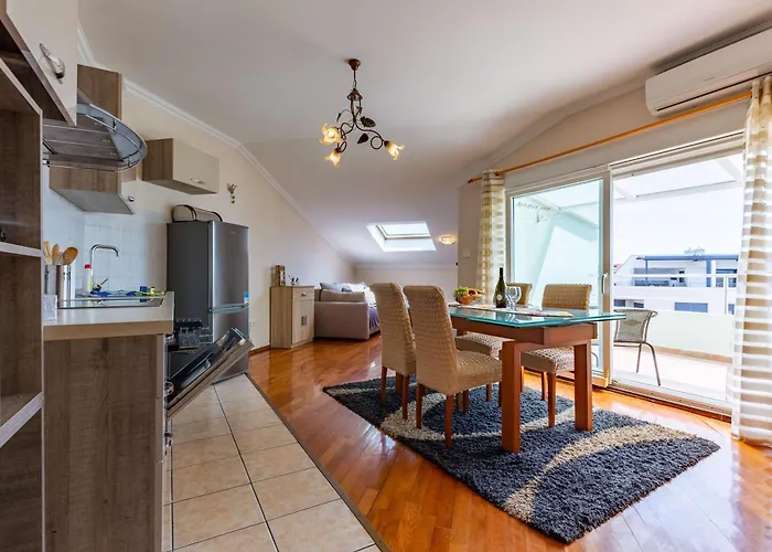 Di Di Taj With Large Balcony And Bbq