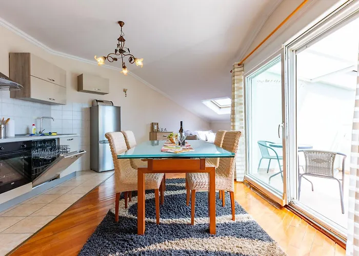 Di Di Taj With Large Balcony And Bbq