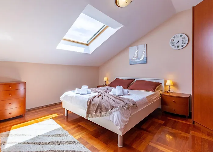 Di Di Taj With Large Balcony And Bbq